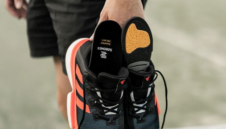 Rengör sneakers med produkter från Shoe Shame