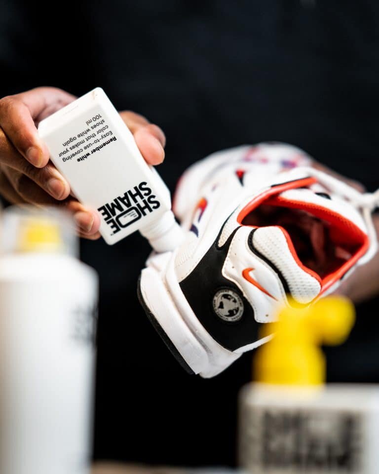 Rengör sneakers med produkter från Shoe Shame