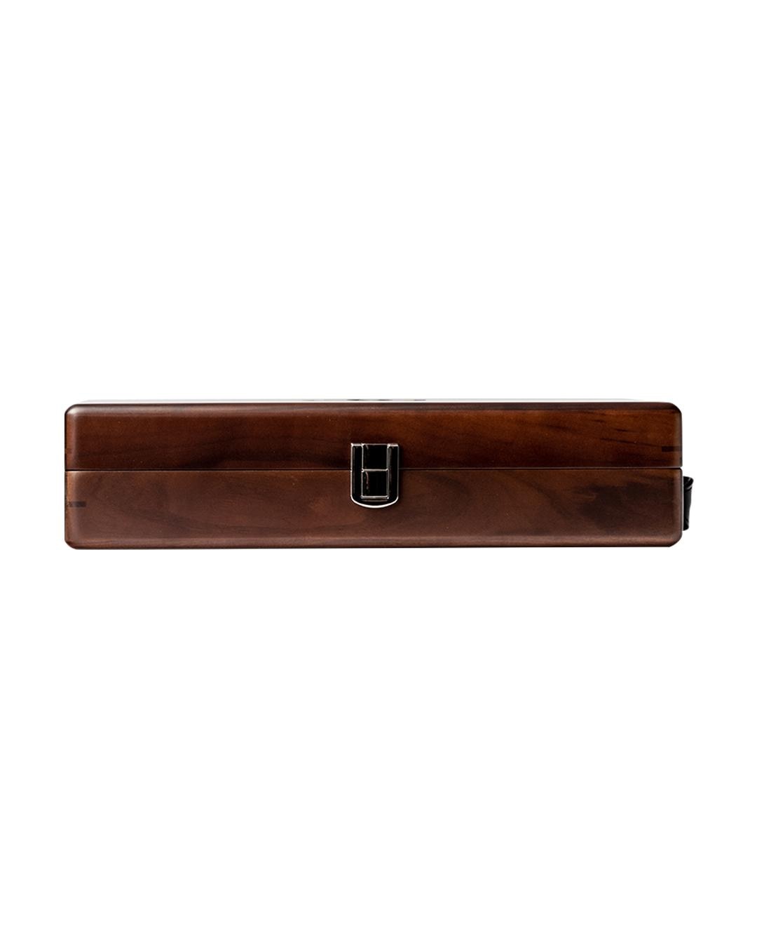 3411220201_The-Briefcase_4.jpg